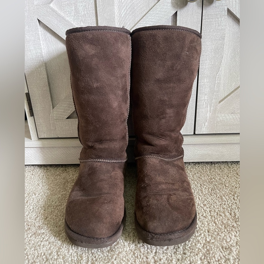 Classic tall li boot. Gently used Uggs